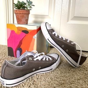 low-top Gray Converse
